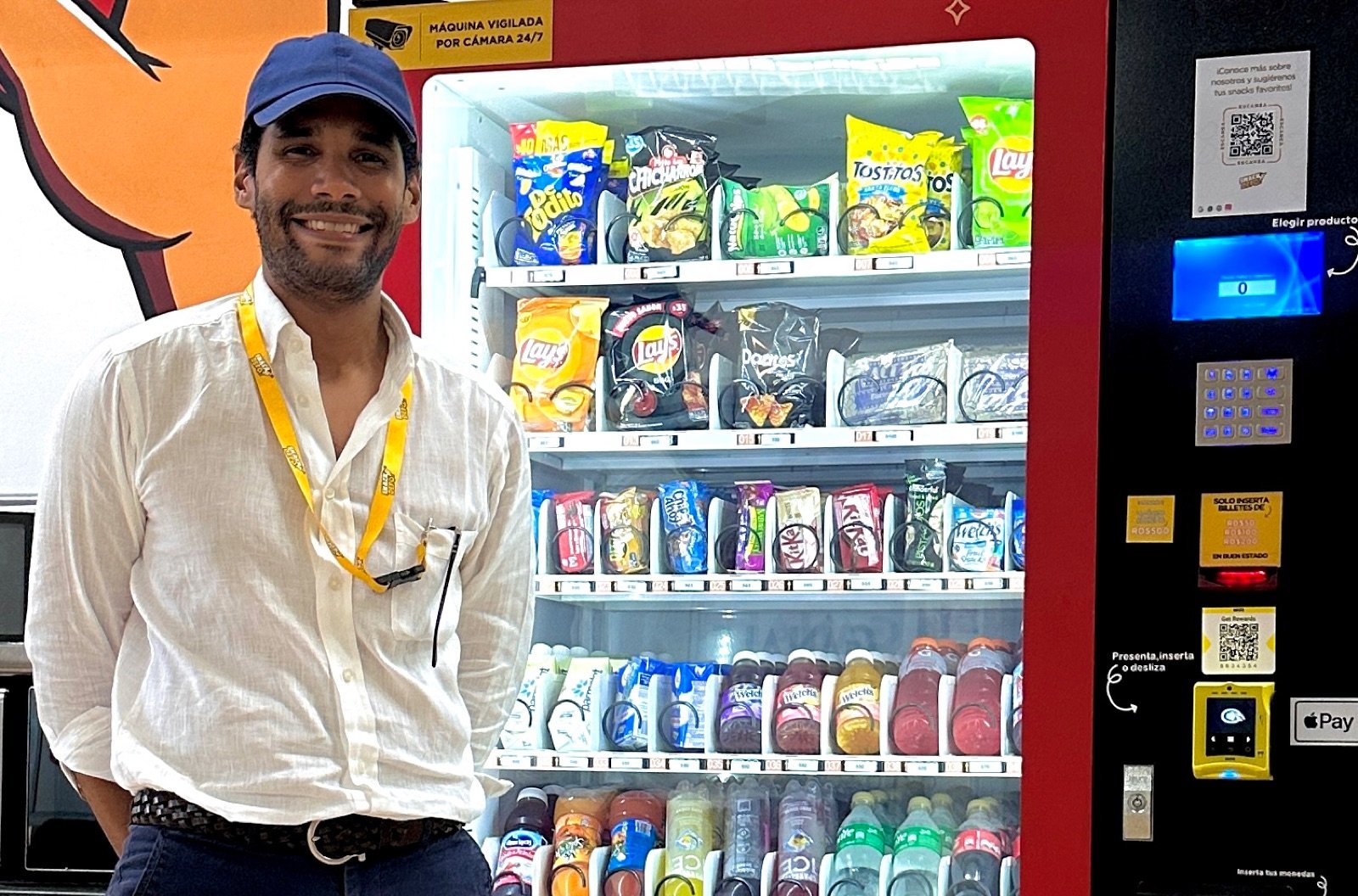 Máquina expendedora Snacks Depot instalada con su operador