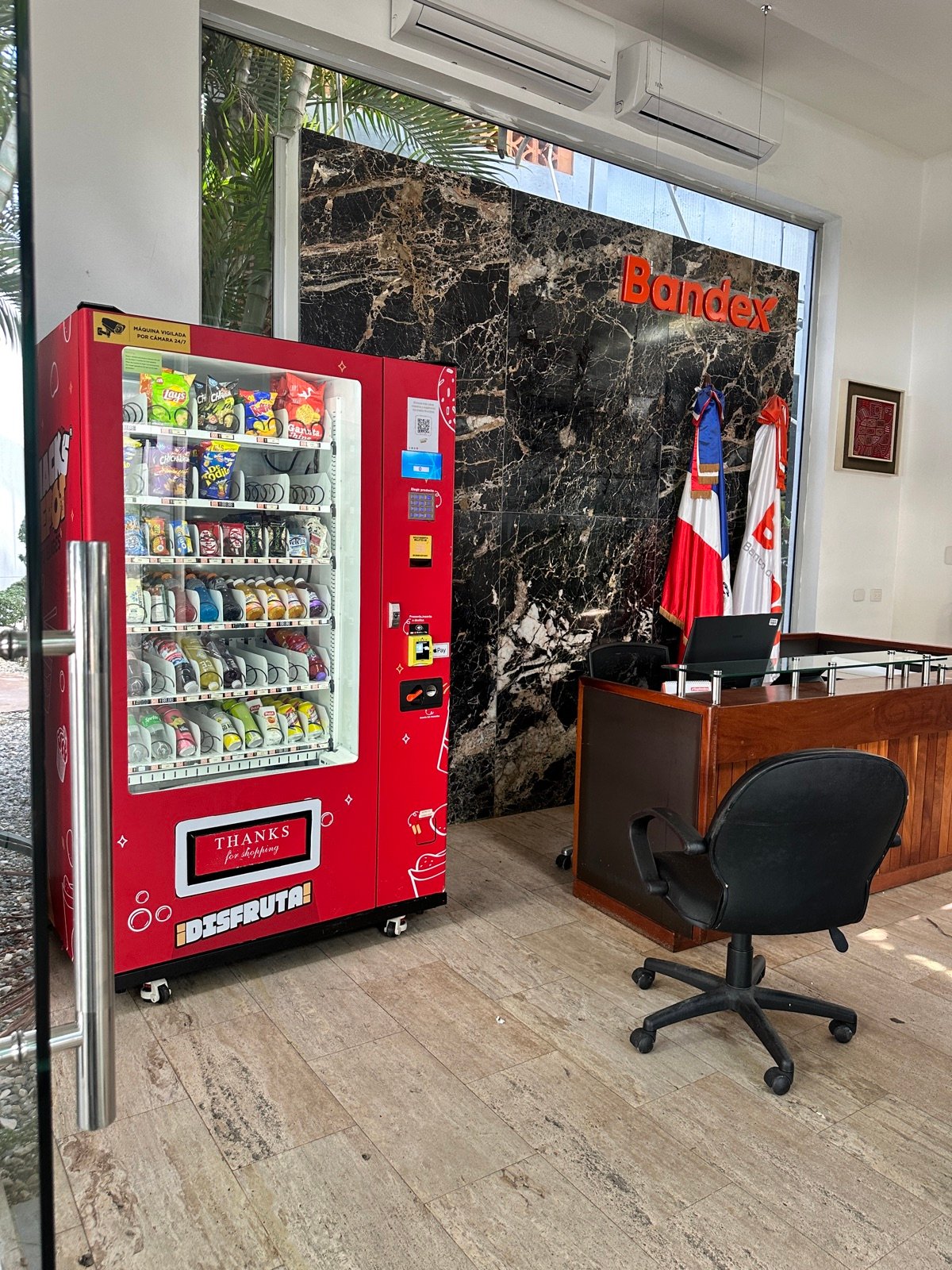 Máquina Snacks Depot instalada en las oficinas de Bandex